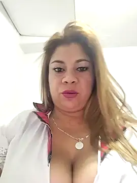 Laura-Hernandez online show from 03/05/25, 02:45