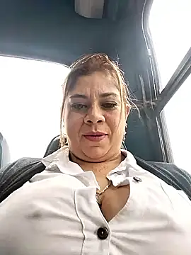 Laura-Hernandez online show from 10/04/25, 02:59