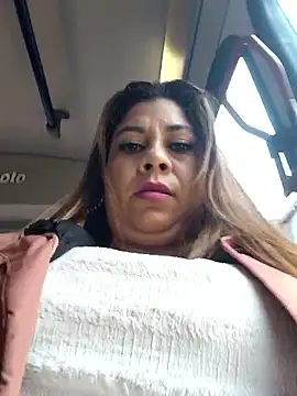 Laura-Hernandez online show from 10/25/25, 02:56