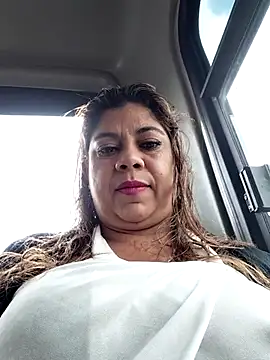 Laura-Hernandez online show from 12/22/25, 03:20