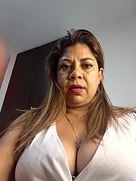 Snapshot of Laura-Hernandez chatting on 05/14/26, 09:10 Laura-Hernandez online show from 05/14/26, 09:10