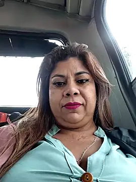 Snapshot of Laura-Hernandez chatting on 05/15/26, 02:35 Laura-Hernandez online show from 05/15/26, 02:35