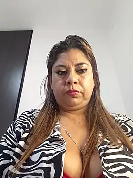 Snapshot of Laura-Hernandez chatting on 05/26/26, 02:24 Laura-Hernandez online show from 05/26/26, 02:24