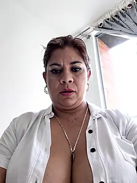 Snapshot of Laura-Hernandez chatting on 05/30/26, 07:55 Laura-Hernandez online show from 05/30/26, 07:55
