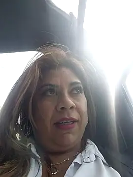 Snapshot of Laura-Hernandez chatting on 06/04/26, 02:34 Laura-Hernandez online show from 06/04/26, 02:34