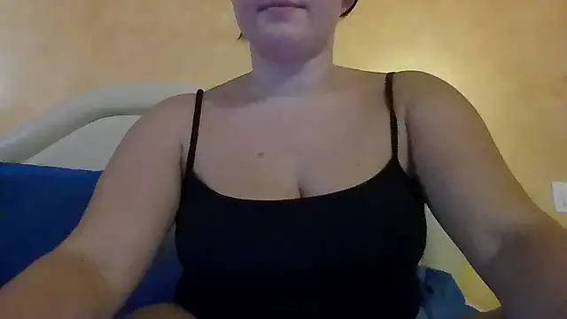 Snapshot of Chicamora chatting on 09/23/25, 08:01 Chicamora online show from 09/23/25, 08:01