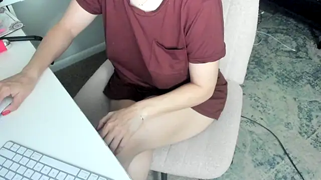 Snapshot of bigb00tyjudyyX chatting on 05/19/26, 04:13 bigb00tyjudyyX online show from 05/19/26, 04:13