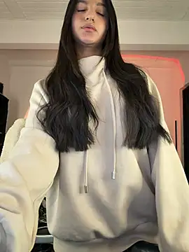 Snapshot of aly_golden_ chatting on 05/21/26, 09:38 aly golden online show from 05/21/26, 09:38