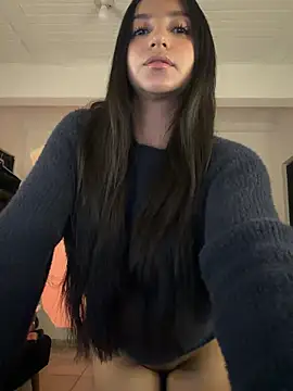 Snapshot of aly_golden_ chatting on 06/18/26, 02:21 aly golden online show from 06/18/26, 02:21