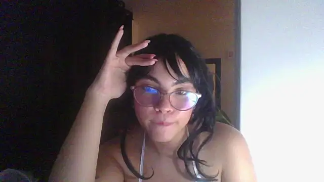 Snapshot of Kiri_Cutee chatting on 02/14/25, 08:31 Kiri Cutee online show from 02/14/25, 08:31