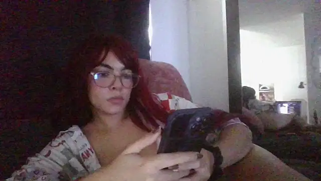Snapshot of Kiri_Cutee chatting on 03/04/25, 04:52 Kiri Cutee online show from 03/04/25, 04:52