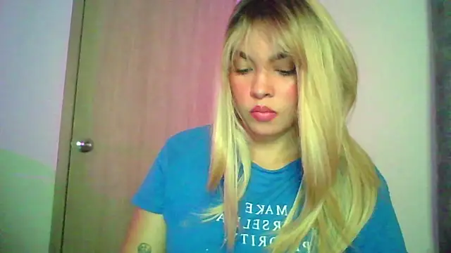 Snapshot of Kiri_Cutee chatting on 10/09/25, 04:32 Kiri Cutee online show from 10/09/25, 04:32