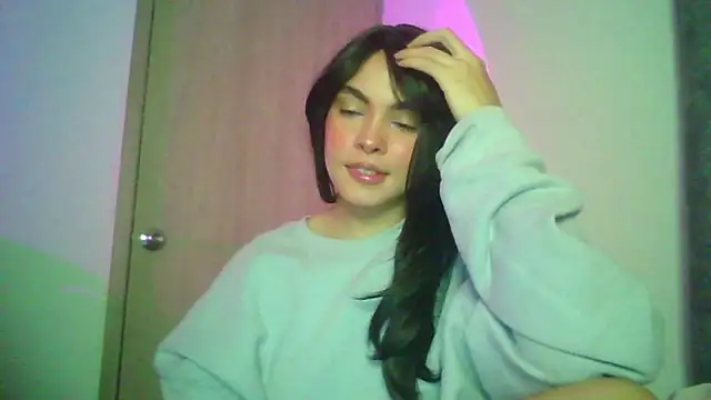 Snapshot of Kiri_Cutee chatting on 10/10/25, 04:33 Kiri Cutee online show from 10/10/25, 04:33