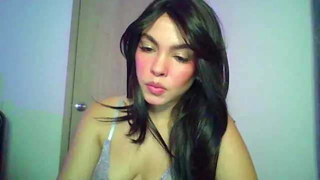 Snapshot of Kiri_Cutee chatting on 10/24/25, 04:31 Kiri Cutee online show from 10/24/25, 04:31