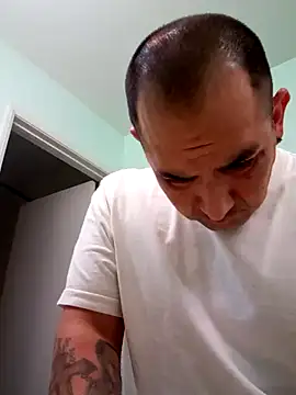 Snapshot of NewKing100 chatting on 12/03/24, 01:41 NewKing100 online show from 12/03/24, 01:41