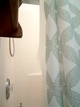 Snapshot of NewKing100 chatting on 01/22/25, 04:44 NewKing100 online show from 01/22/25, 04:44