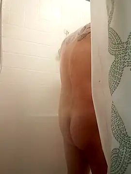 Snapshot of NewKing100 chatting on 01/24/25, 01:45 NewKing100 online show from 01/24/25, 01:45