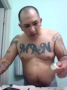 Snapshot of NewKing100 chatting on 10/17/25, 05:32 NewKing100 online show from 10/17/25, 05:32