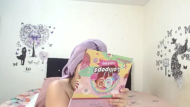 Snapshot of jeff_and_jade chatting on 09/18/25, 12:18 jeff and jade online show from 09/18/25, 12:18