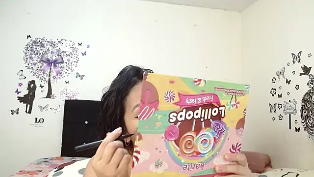 Snapshot of jeff_and_jade chatting on 10/27/25, 11:58 jeff and jade online show from 10/27/25, 11:58