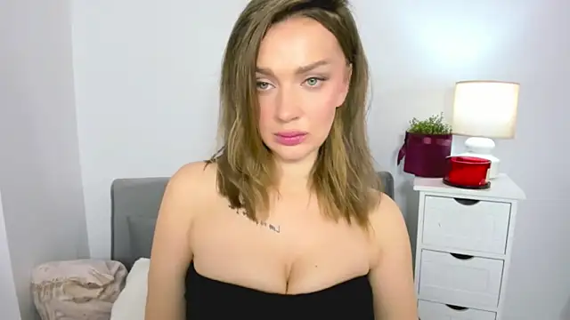 Snapshot of OliviaFantasy chatting on 01/14/25, 07:32 OliviaFantasy online show from 01/14/25, 07:32