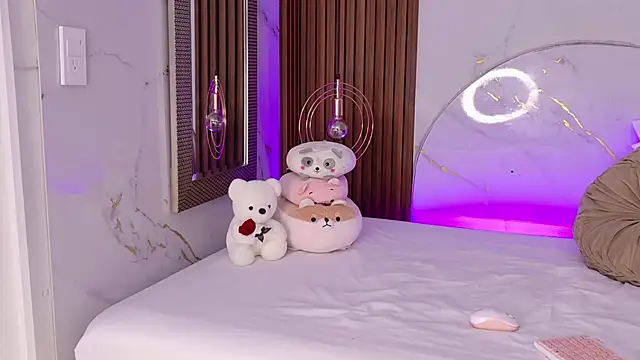 pamelajons  online show from 11/12/25, 01:11