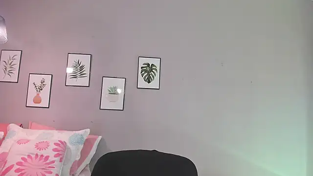 Maia W10 online show from 10/08/25, 12:25