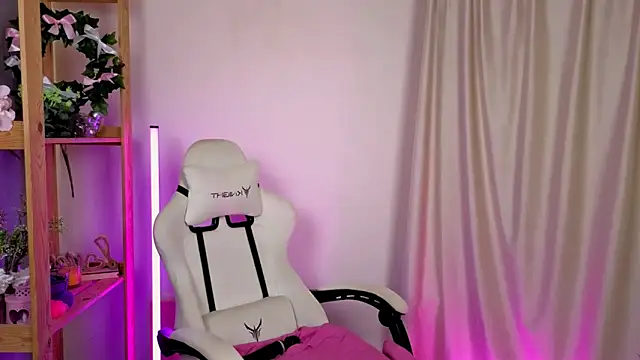 Snapshot of MelissaLovvv chatting on 09/17/25, 05:20 MelissaLovvv online show from 09/17/25, 05:20