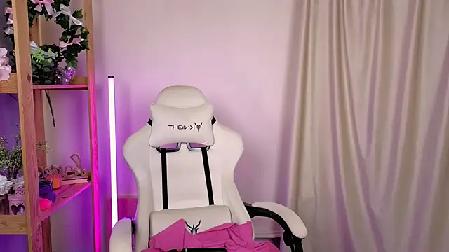 Snapshot of MelissaLovvv chatting on 09/18/25, 05:42 MelissaLovvv online show from 09/18/25, 05:42