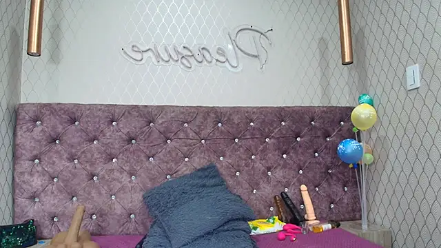 VALENTINA3x online show from 07/07/26, 07:56