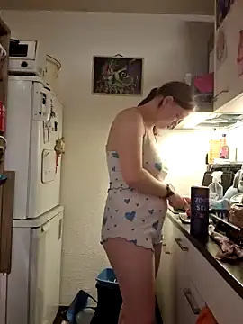 Snapshot of rose_bunny chatting on 01/17/25, 12:42 rose bunny online show from 01/17/25, 12:42