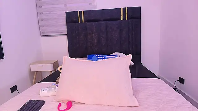 Snapshot of sara_ck chatting on 04/29/26, 11:58 sara ck online show from 04/29/26, 11:58