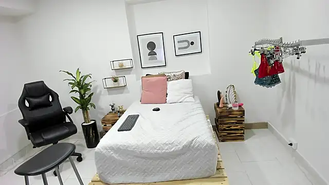 afrodita martinez online show from 01/15/25, 10:24