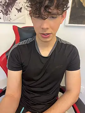 Snapshot of Angelo-cianuro- chatting on 05/19/26, 10:38 Angelo-cianuro- online show from 05/19/26, 10:38