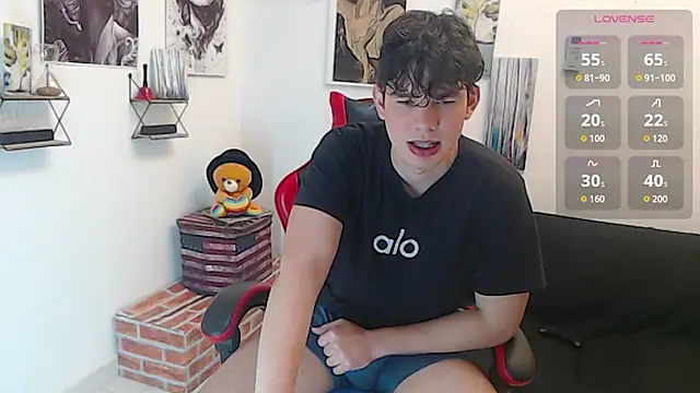 Snapshot of Angelo-cianuro- chatting on 06/03/26, 12:13 Angelo-cianuro- online show from 06/03/26, 12:13