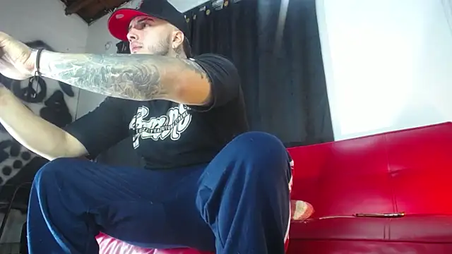 Snapshot of Dexter-T chatting on 12/17/24, 04:56 Dexter-T online show from 12/17/24, 04:56