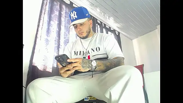 Snapshot of Dexter-T chatting on 10/09/25, 12:25 Dexter-T online show from 10/09/25, 12:25