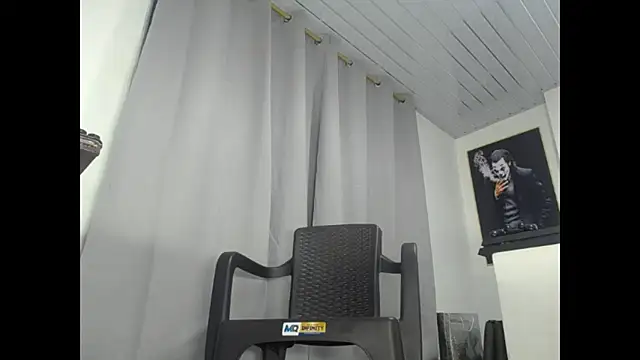 Snapshot of Dexter-T chatting on 11/12/25, 11:03 Dexter-T online show from 11/12/25, 11:03