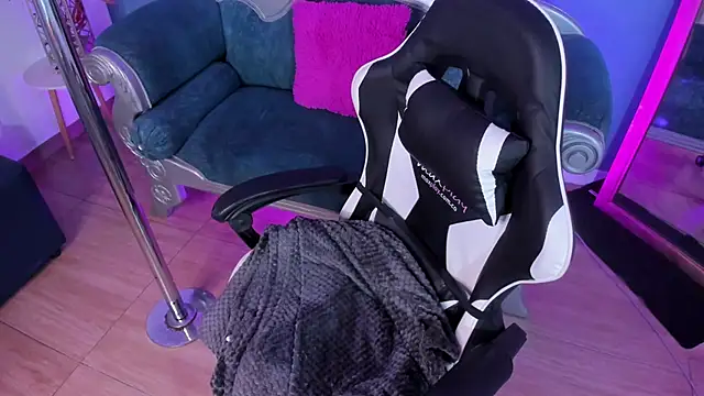 Red star8 online show from 11/09/25, 11:19