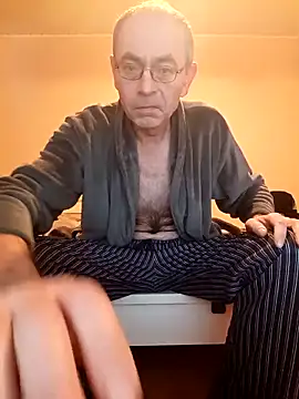 BesterJunge45 online show from 11/23/25, 07:30