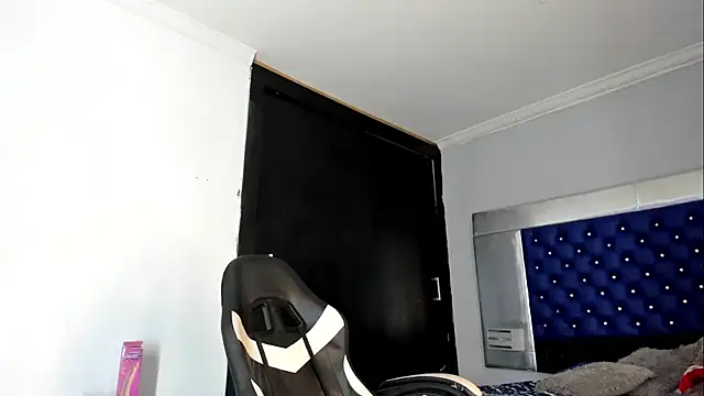 Snapshot of La_Perversa69 chatting on 09/30/25, 07:41 La Perversa69 online show from 09/30/25, 07:41