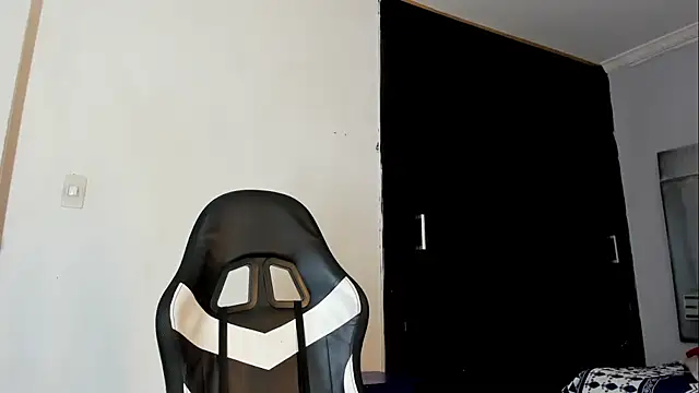 Snapshot of La_Perversa69 chatting on 10/10/25, 07:46 La Perversa69 online show from 10/10/25, 07:46