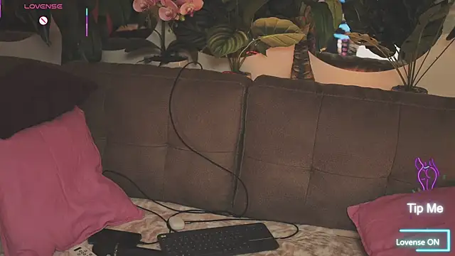 LikaBerry1 online show from 10/24/25, 03:58