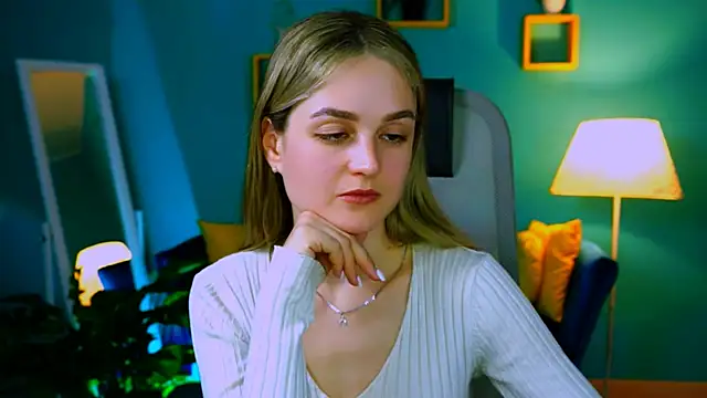 Snapshot of DeboraLarson chatting on 03/09/25, 02:32 DeboraLarson online show from 03/09/25, 02:32