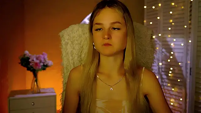 DeboraLarson online show from 11/25/25, 03:39