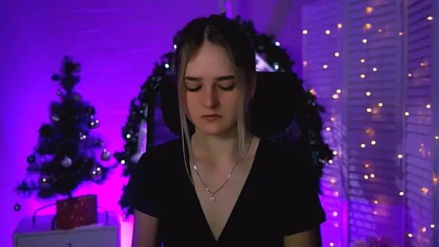 DeboraLarson online show from 12/23/25, 03:15