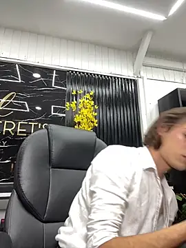 Snapshot of miss_Ari chatting on 03/08/25, 08:57 miss Ari online show from 03/08/25, 08:57