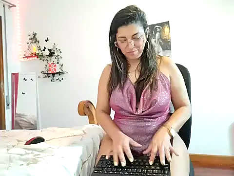 Snapshot of Julie_Boronat26 chatting on 01/10/25, 12:15 Julie Boronat26 online show from 01/10/25, 12:15