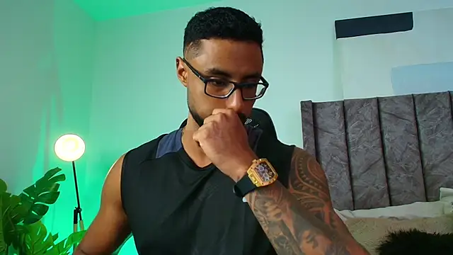 LiamGarcia1 online show from 12/05/25, 03:41