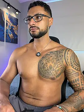 Snapshot of LiamGarcia1 chatting on 05/28/26, 04:26 LiamGarcia1 online show from 05/28/26, 04:26